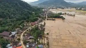 kerusakan-cukup-parah-pasca-dilanda-banjir-dan-longsor-banjir-sumatra.jpg