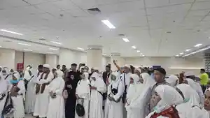 Jemaah-Haji-saat-tiba-di-Bandara-Sam-Ratulangi-Manado.jpg