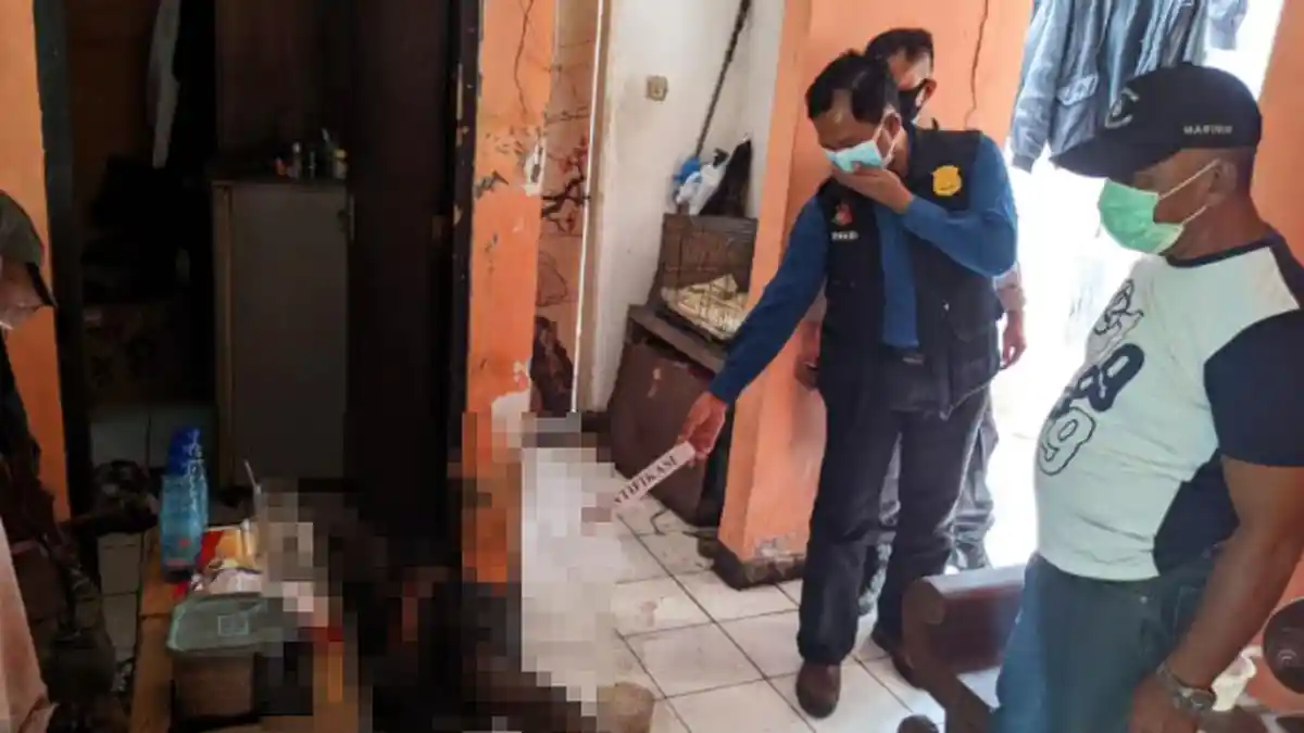 Dikira Bau Tikus Mati, Pria asal Surabaya Ditemukan Tewas Membusuk di Dalam Rumahnya di Gresik