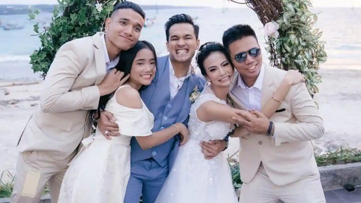 Frans Faisal Bagikan Potret Masa Kecil, Warganet Soroti Ketampanan Mendiang Bibi Ardiansyah