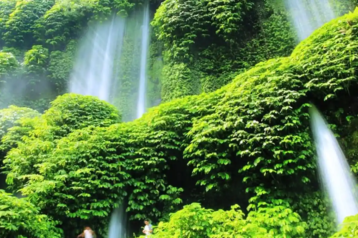 Liburan di Lombok Jangan ke Pantainya Saja, Ini Lima Air Terjun yang Bisa Dikunjungi, No 3 & 4 Ajaib