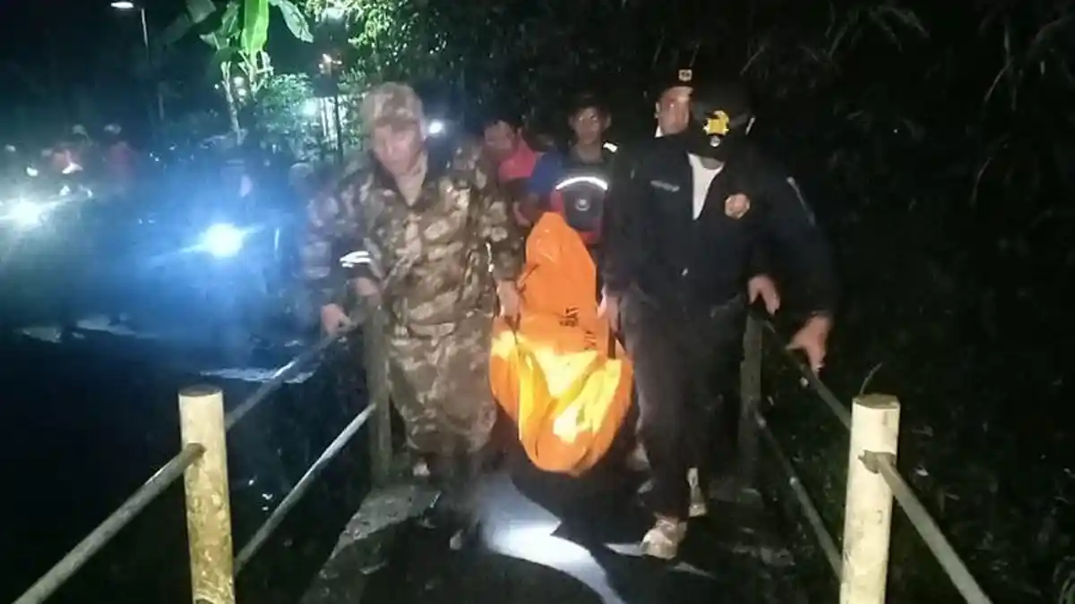 Siswa SMPIT Al-Hikmah Depok yang Selamat dari Arus Deras Curug Kembar Sudah Dievakuasi Tim SAR