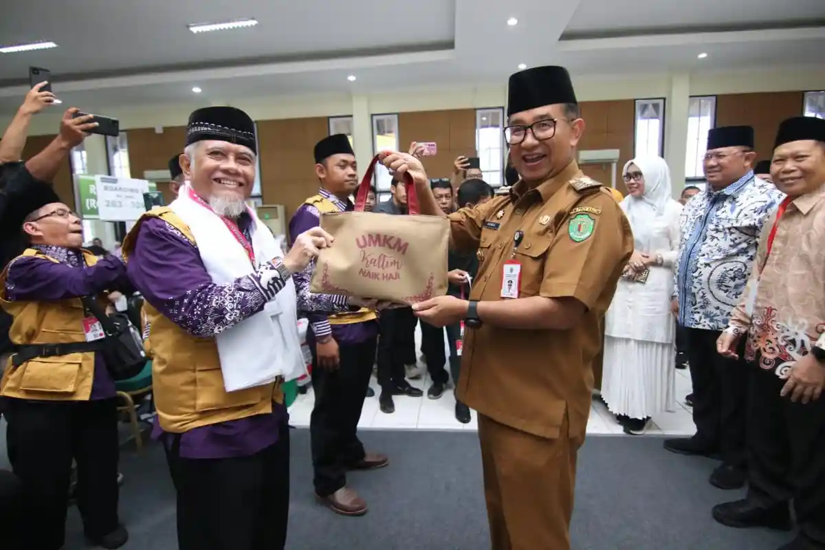 Pj Gubernur Kaltim Akmal Malik Titip Doa Pembangunan IKN saat Lepas Jamaah Haji Balikpapan
