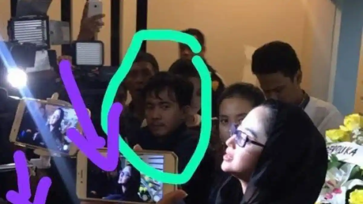 Heboh! Penampakan Arwah Jupe Saat Dewi Perssik Lagi Wawancara