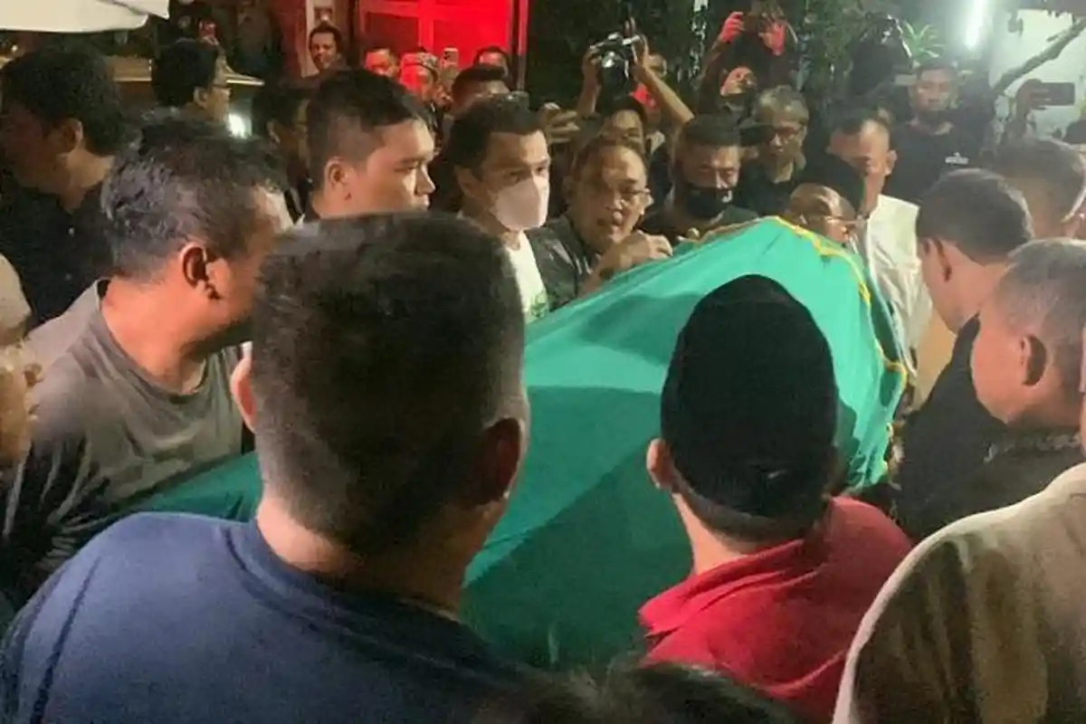 Jenazah Rizal Ramli Dimakamkan Satu Liang Lahat dengan Istrinya di TPU Jeruk Purut, Kamis Siang Ini