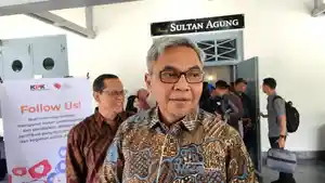 anto-saat-dijumpai-wartawan-seusai-membVG.jpg