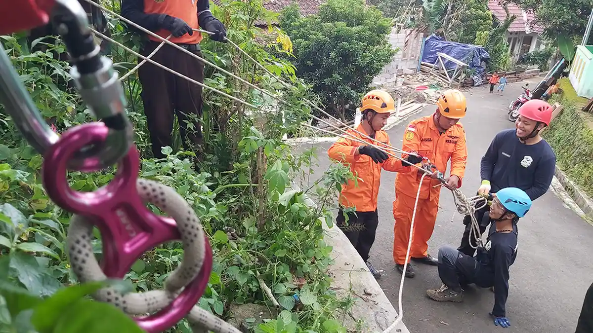 SAR Pekalongan Latihan Penyelamatan Korban di Hutan dan Gunung