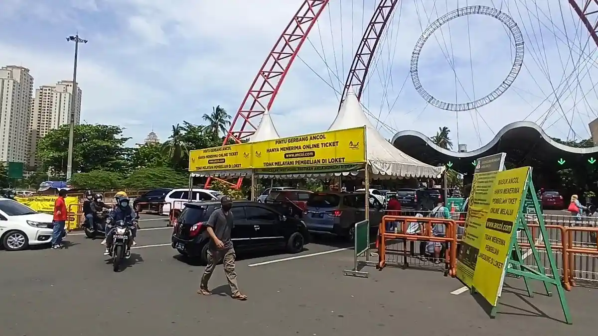 H+1 Natal, Ribuan Wisatawan Kunjungi Taman Impian Jaya Ancol