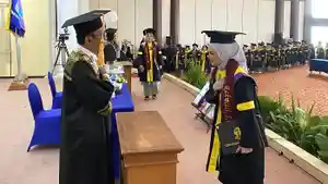 270-Lulusan-UT-Kendari-Tahap-I-Tahun-2025-Diharapkan-Dapat-Beradaptasi-dengan-Perkembangan-Zaman.jpg