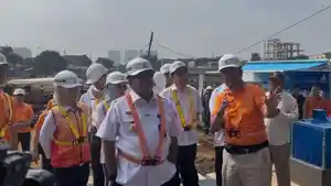 AIR-BERSIH-Wakil-Gubernur-DKI-Jakarta-Rano-Karno-meresmikan-Instalasi-Pengolahan-Air-Portabel.jpg