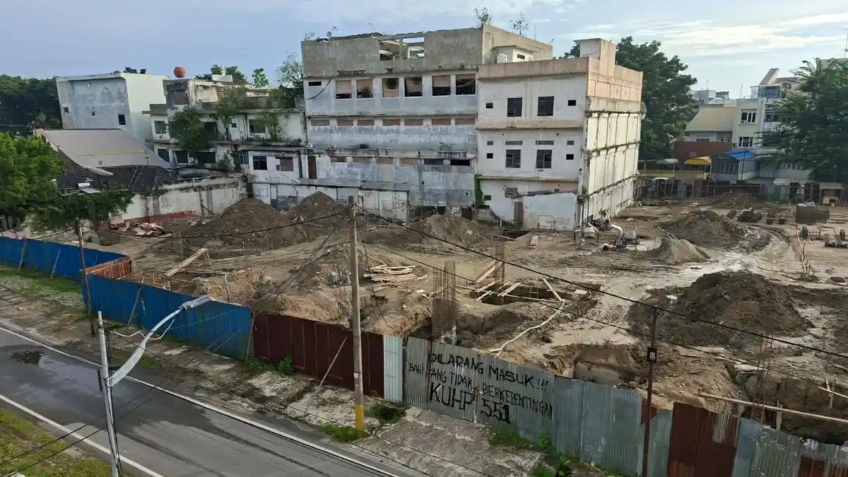 Proyek Ilegal Bangun Gedung di Eks Hotel Garuda Resahkan Warga, Dinas Perkim Abaikan Aturan PBG