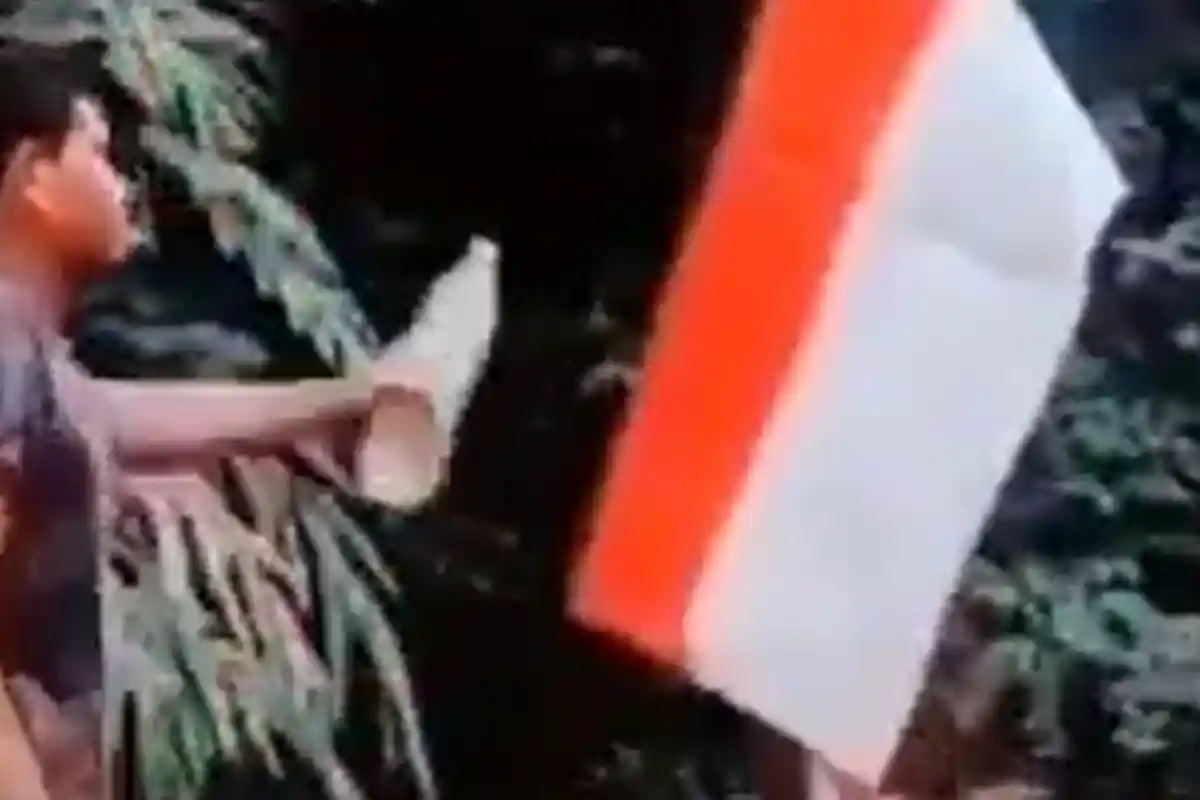 4 Fakta Pemuda Bakar Bendera Merah Putih, Viral di TikTok hingga Desas-desus tentang Sosok Pelaku