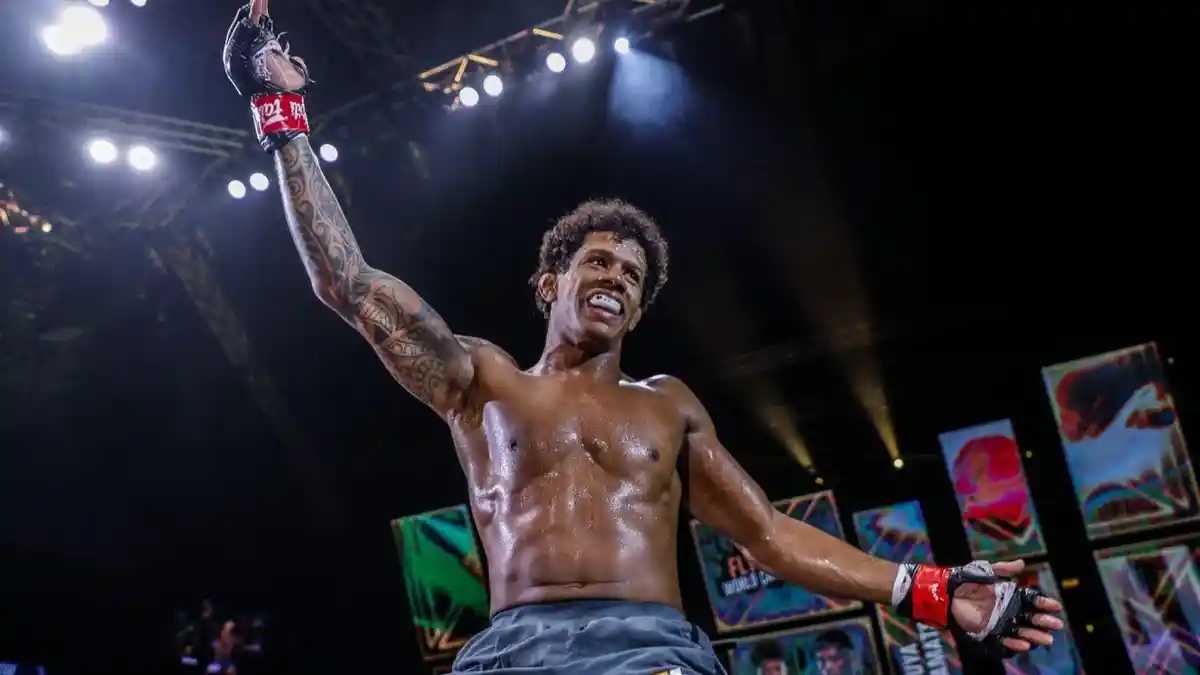 Juara Dunia MMA, Adriano Moraes Sempat Ditelantarkan Di Jalanan Saat Lahir