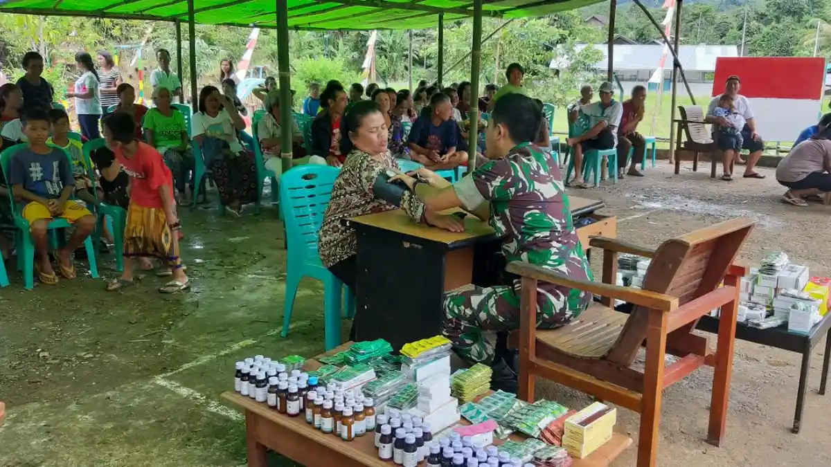 Satgas Yonmek 643 Wanara Sakti Gelar Khitanan dan Pengobatan Massal