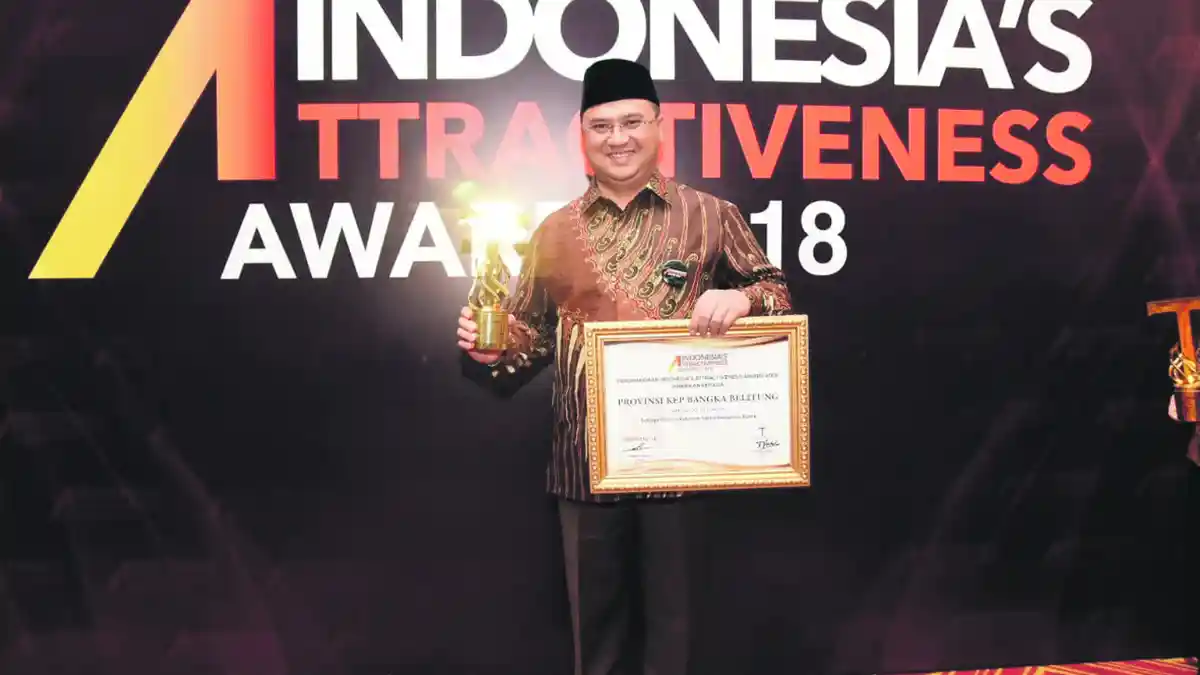 Gubernur Erzaldi Terima Penghargaan Platinum Potensial Pelayanan Publik dari Mendagri
