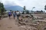 kerusakkan-pasca-banjir-di-adonara-masih-menumpuk-dan-belum-digusur-ini-kendalanya.jpg