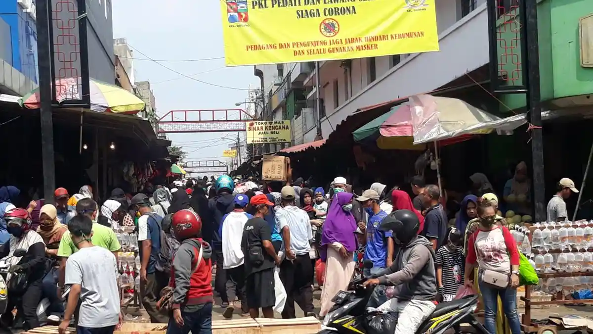 PSBB Kota Bogor Jelang Puasa Ramadhan 1441 H, Warga Berjejal di Pasar Pedati