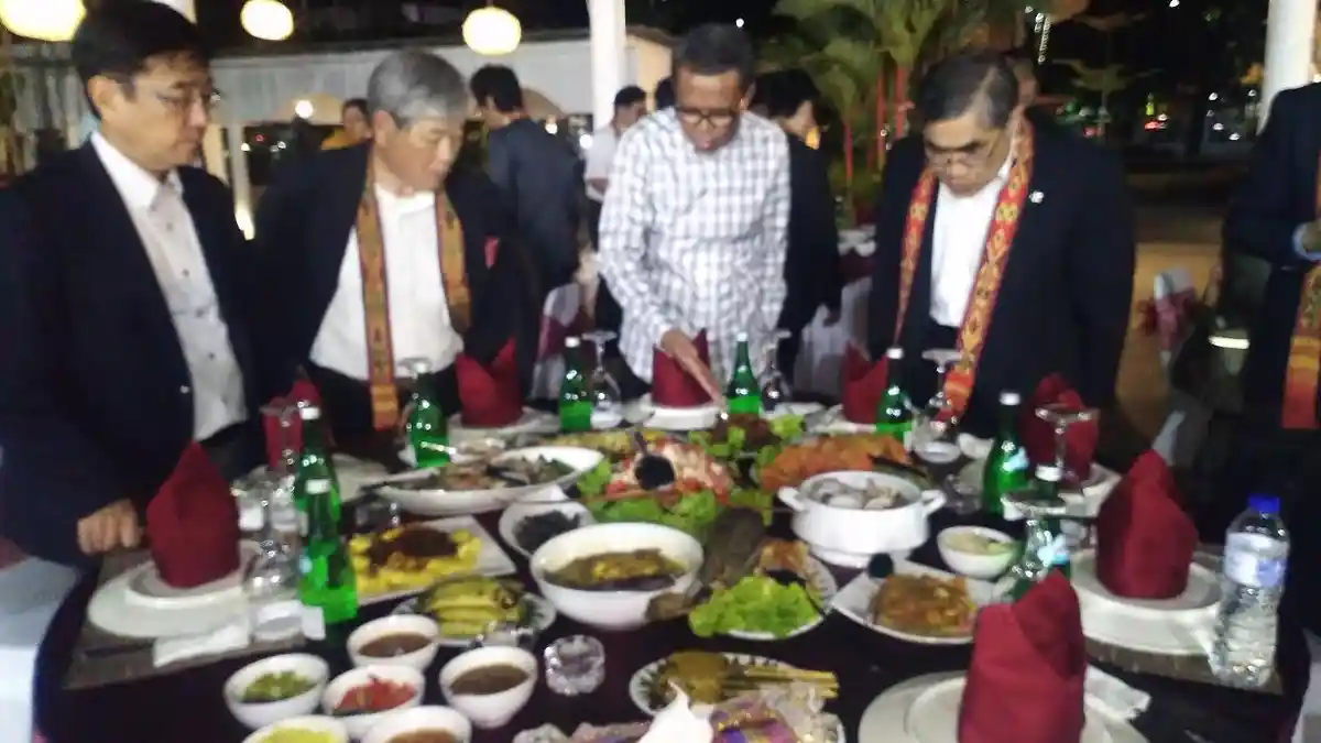 Jamu Kolega dari Jepang, Gubernur Sulsel Suguhkan Udang Sitto