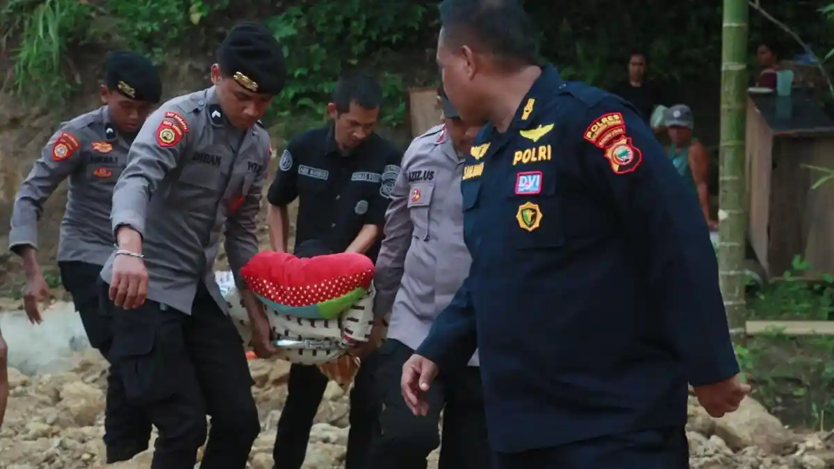 4 Tahun Terbaring Lumpuh, Polres Halmahera Tengah Bawa Masrifa ke RSUD Weda