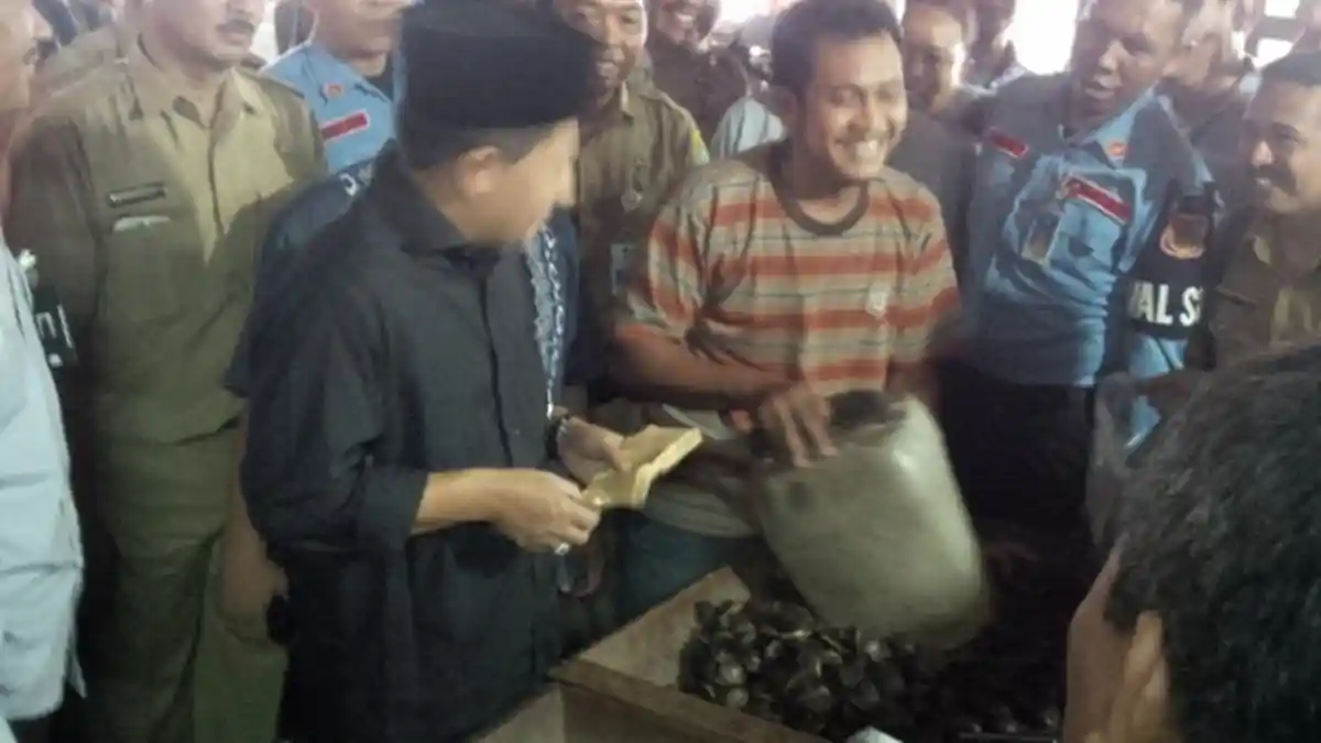 Pimpinan DPR Cek Langsung Harga Sembako di Pasar Induk Cibitung