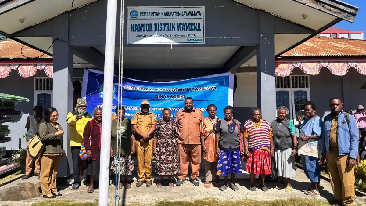 Lansia Suku Mee Dapat Bantuan Beras dari Pemkab Jayawijaya: Sangat Berarti