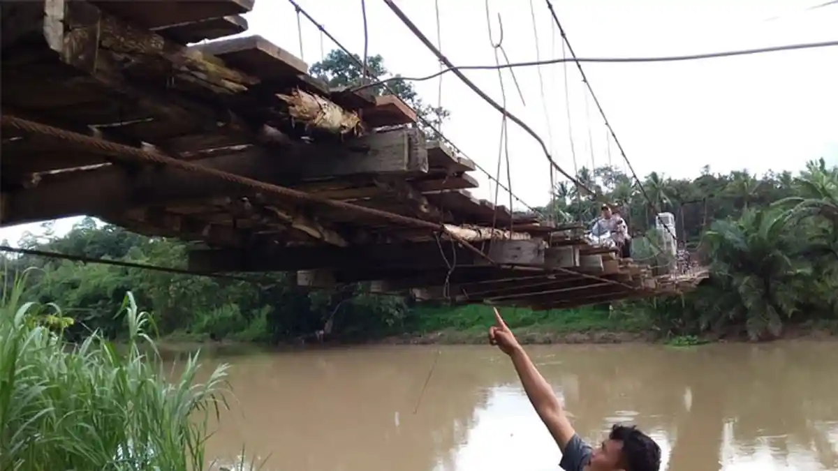 Ngerinya Jembatan Gantung di Pringsewu Lampung, padahal Setiap Hari Dilintasi Warga dan Anak Sekolah