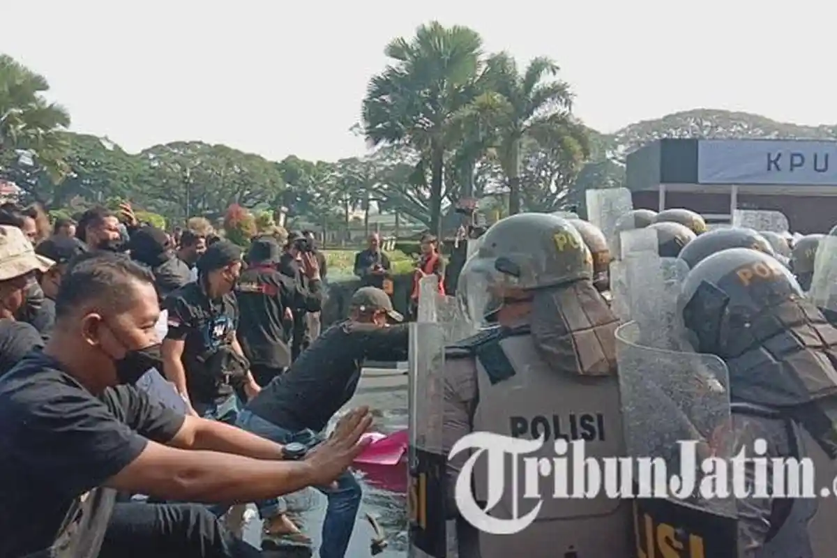 Antisipasi Kericuhan Saat Pemilu 2024, Polri-TNI di Kota Malang Gelar Simulasi Pengamanan