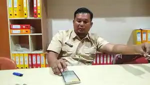 Kepala-Dinas-PUPR-Pasangkayu-Sumarlin-saat-ditem.jpg