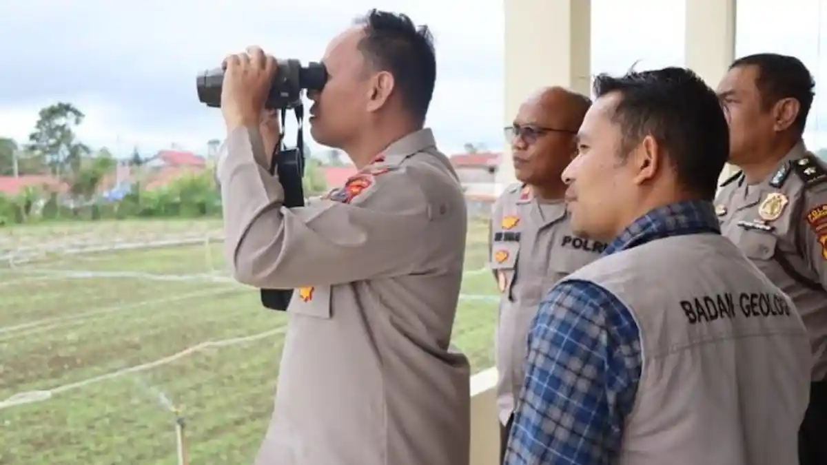 Kapolres Tanah Karo AKBP Wahyudi Rahman Cek Aktivitas Gunung Sinabung ke Pos PGA Sinabung