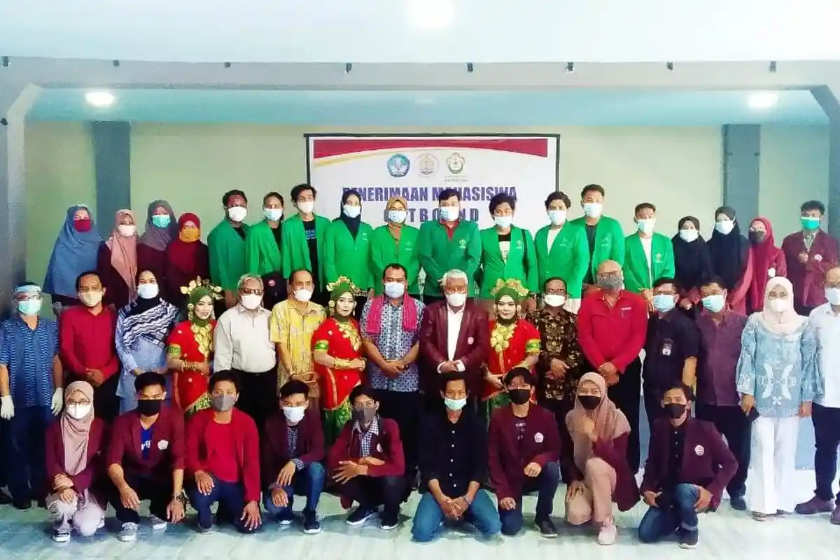 Jadi Relawan, 10 Mahasiswa Unimal Disambut  dengan Tarian Suku Mandar di Sulawesi Barat