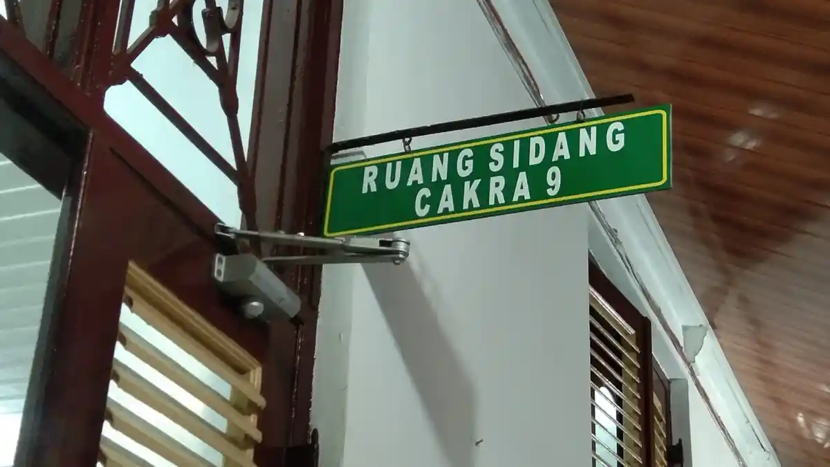 CN Menangis Sesegukan di Pengadilan, Dijual Ibu Kandung, Ngaku Takut Jadi Anak Durhaka