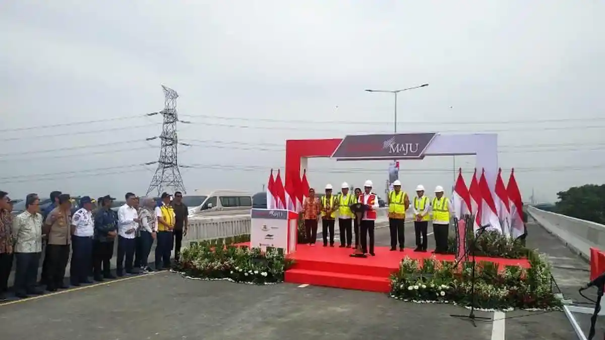 Tinjau Pembangunan LRT dan Kereta Cepat, Jokowi Targetkan Rampung 2021
