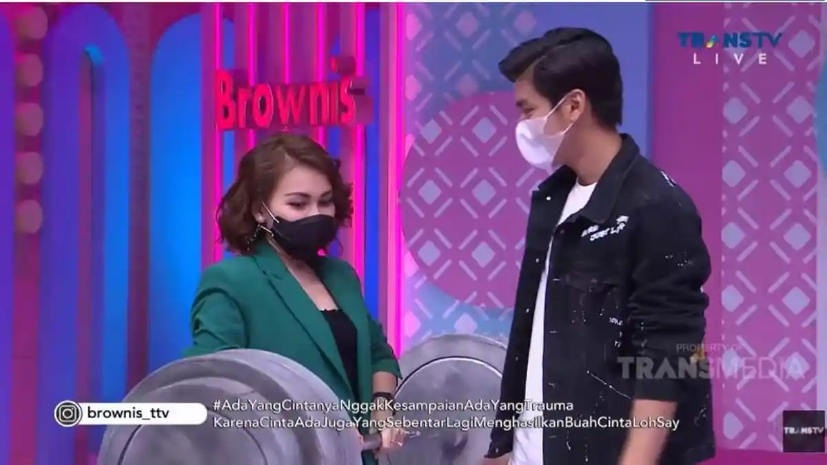 Ayu Ting Ting Jatuh ke Pelukan Anrez Adelio, Ivan Gunawan: Pasti Langsung Jadwal Nikah Nih