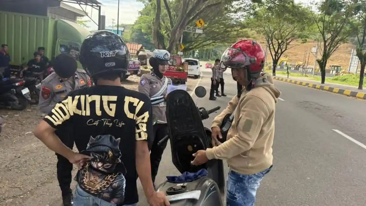 Hari Ini Polisi Polda Sulbar Tilang 9 Pengendara di Mamuju 5 SIM dan 4 STNK Disita