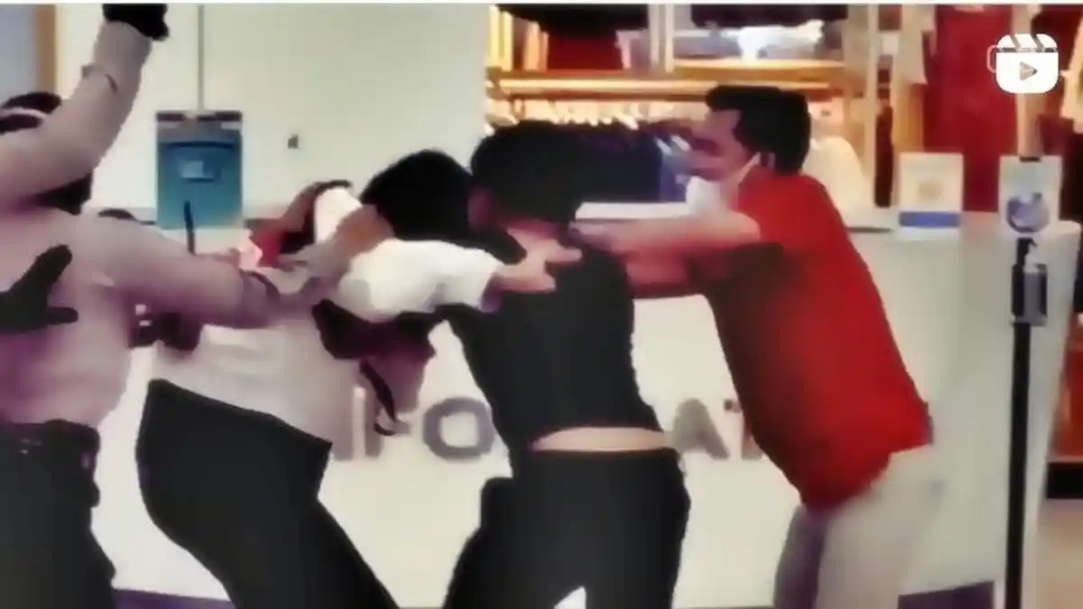 BREAKING NEWS- Terjadi Penusukan di PS Mall Palembang, Polisi Buka Suara