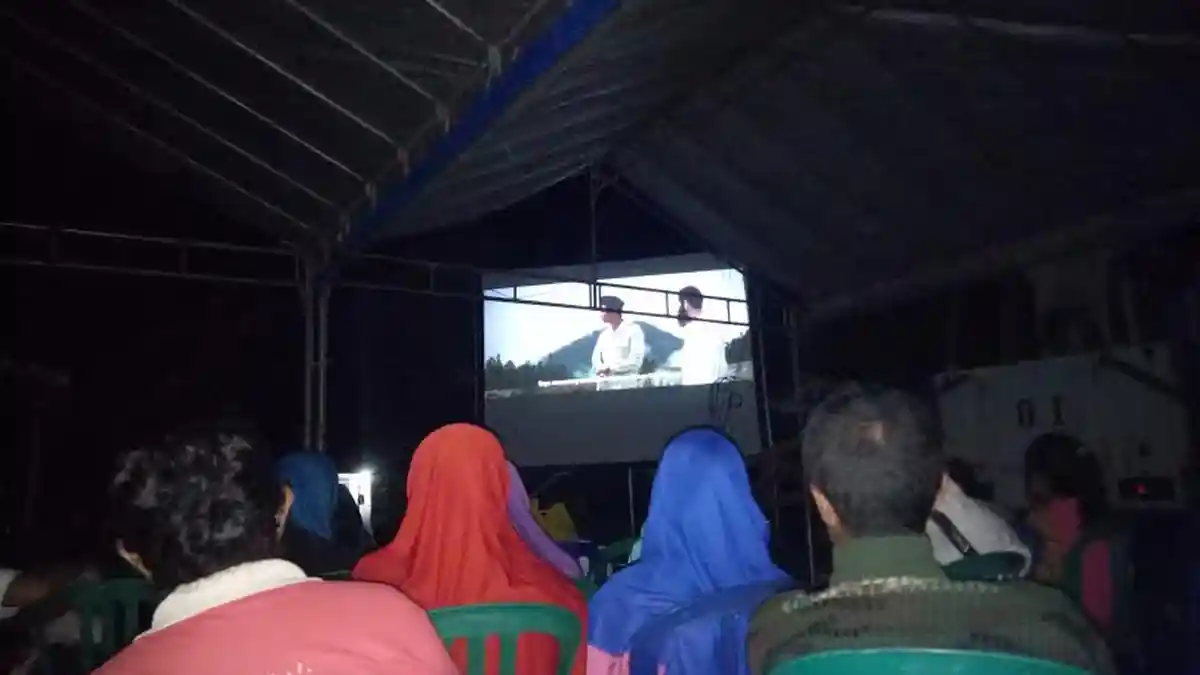 Warga Podenura Antusias Ikut Nobar 