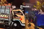 PENGEMUDI-SYOK-Truk-muatan-daun-jeruk-kecelakaan-tunggal-di-Jalan-Raya-WonogiriNgadirojo.jpg