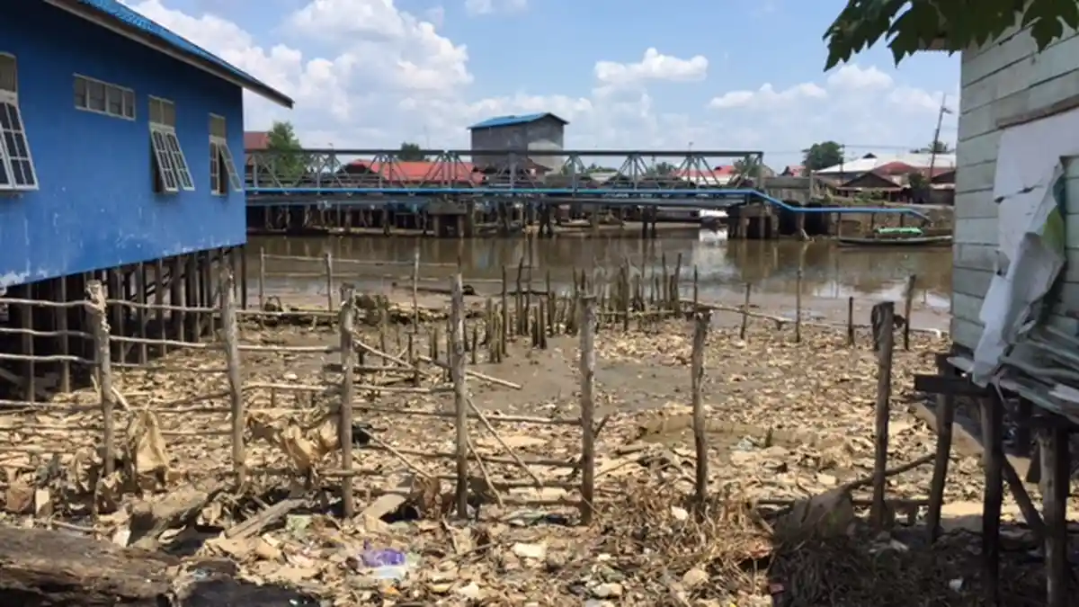 Wah, Sungai Kuin Surut Jadi 'Pantai' Sampah
