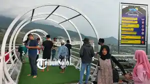 Suasana-objek-wisata-Jembatan-Kaca-Kemuning-di-Desa-Kemuning-Ngargoyoso-Karanganyar.jpg
