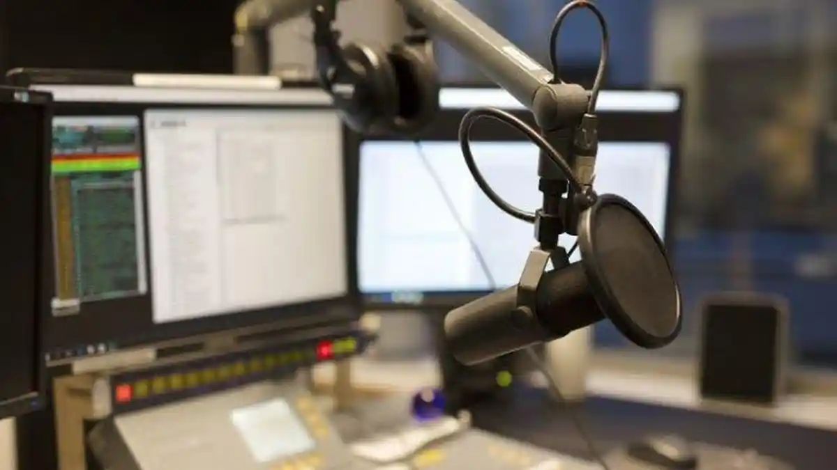 Rekomendasi Saluran Radio Surabaya yang Pas untuk Didengarkan