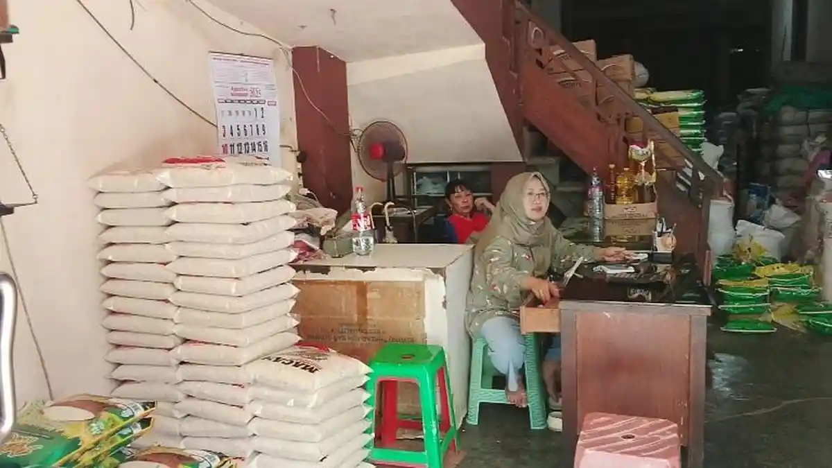 Isu Beras Oplosan, Sejak Satu Bulan Beras Medium Menghilang di Pasar Tanjung Jember