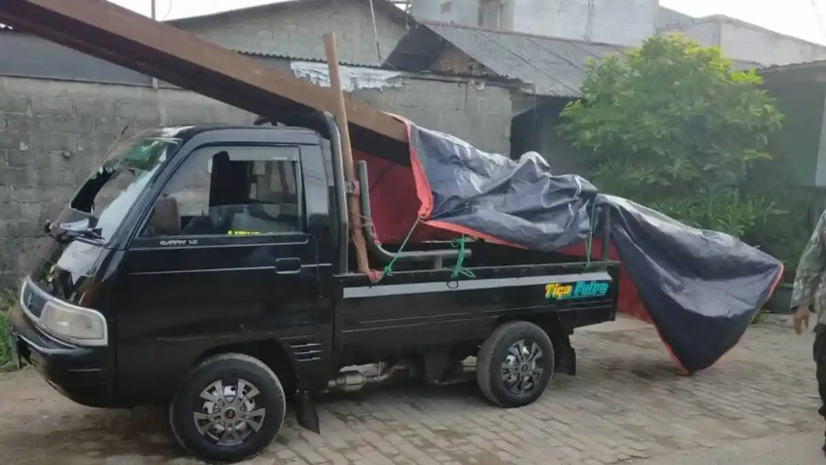 Komplotan Maling Gondol Besi Proyek Kereta Api Cepat Jakarta-Bandung