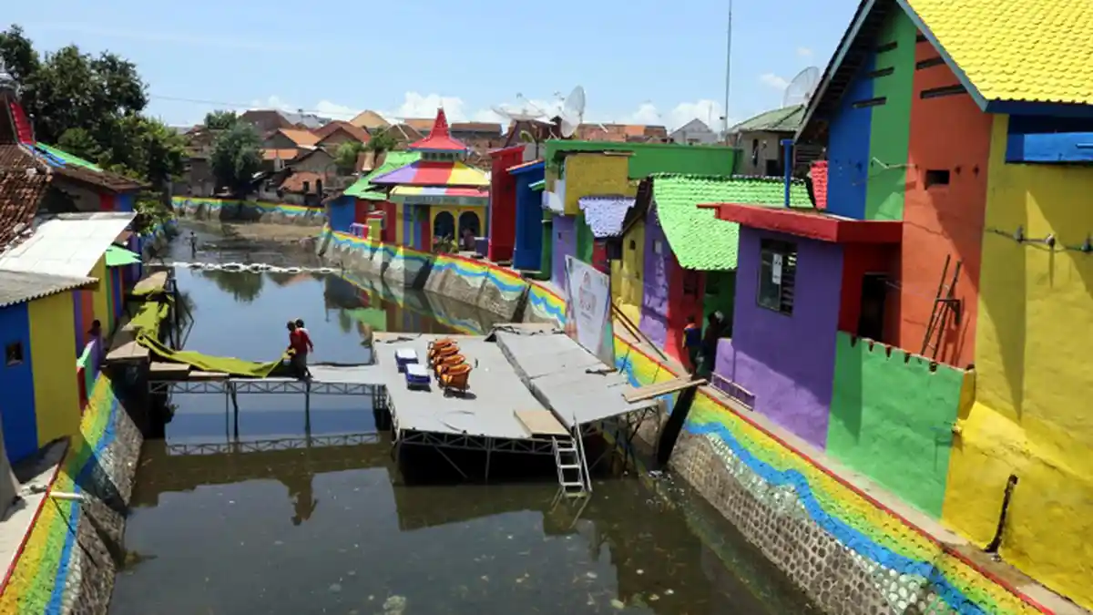 Indahnya Sungai Kalilo Banyuwangi, Bersih dan Berwarna-warni