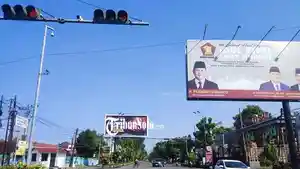 Cerah-di-Jalan-Adi-Sucipto-Solo-Jawa-Tengah.jpg