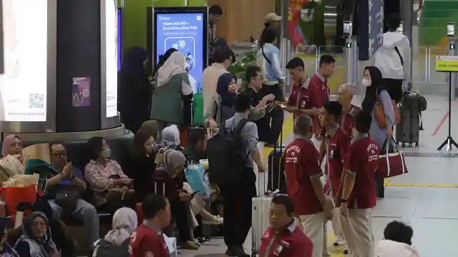 Jalur Kereta Api di Bandung Barat Tertutup Longsor, Perjalanan KA Menuju dan Dari Jakarta Dibatalkan