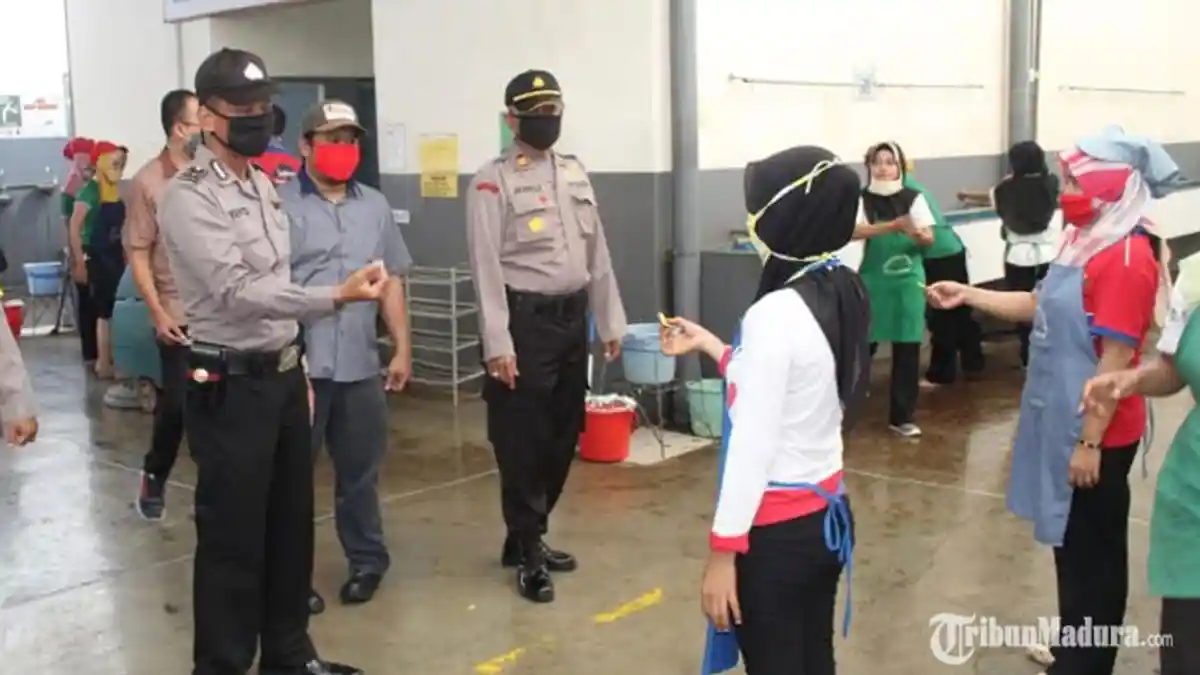 Gudang Pabrik Rokok di Sumenep Dicek Polisi saat Masa Pandemi Virus Corona, Begini Hasilnya