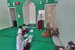 Atap Kelas Ambruk, Siswa SDN 2 Singgahan Ponorogo Mengungsi Belajar ke Mushola Jika Hujan