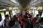Antusias Warga Naik Transjakarta Koridor 13
