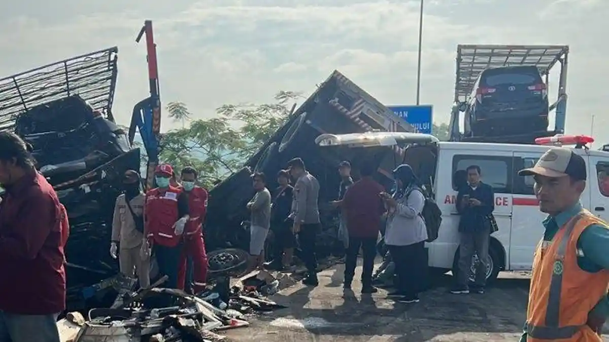 6 Orang Tewas dalam Kecelakaan Maut Tabrakan Beruntun 8 Kendaraan di Tol Semarang Solo
