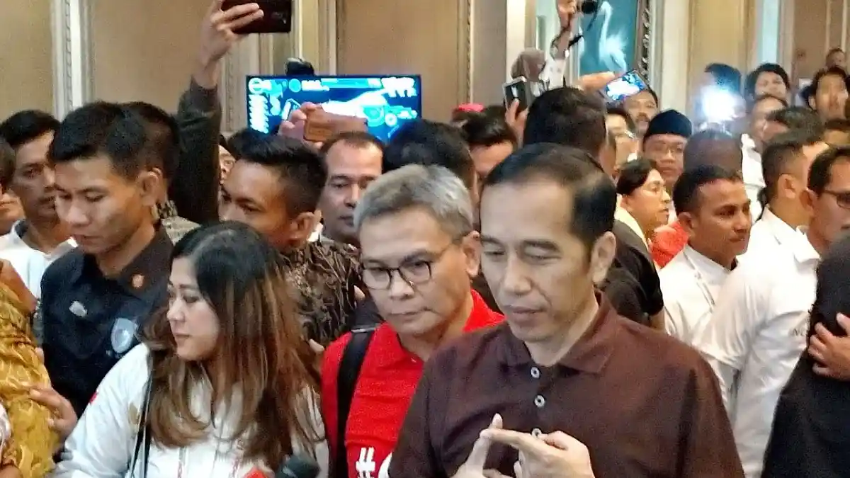 Jokowi Minta Timses Beberkan Keberhasilan Bangun Waduk dan Jalan Tol